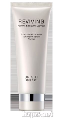 新活瑩皙洗顏乳